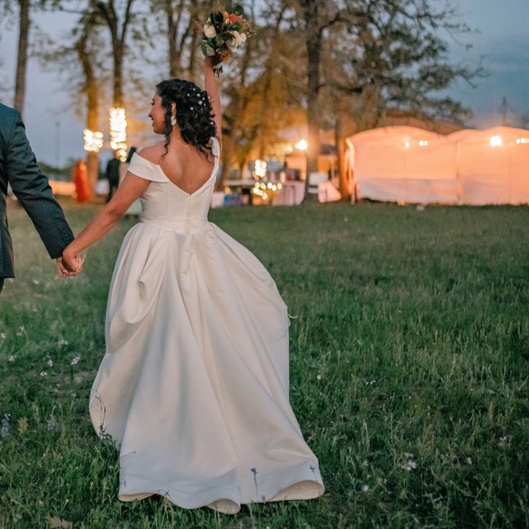 Wedding dress - Picture 3 of 4